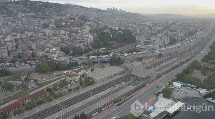 Makaslayan TIR yolu kapattı...