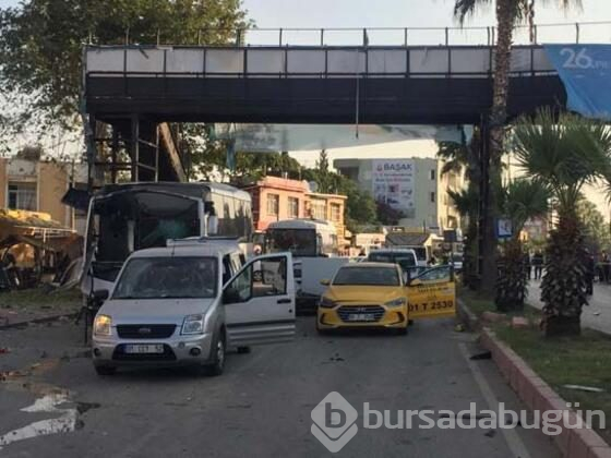Adana'da polis otobüsüne bombalı saldırı