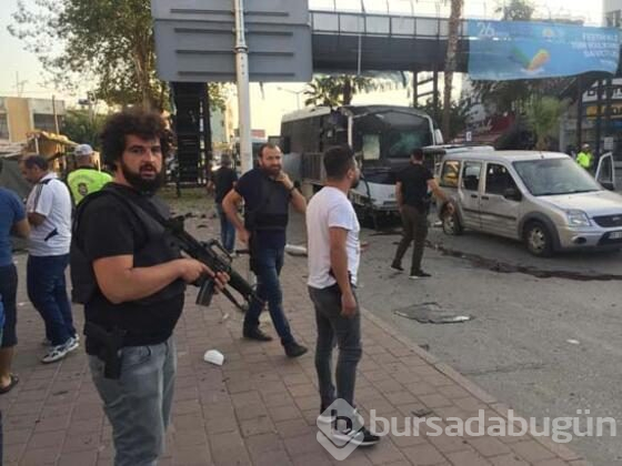 Adana'da polis otobüsüne bombalı saldırı