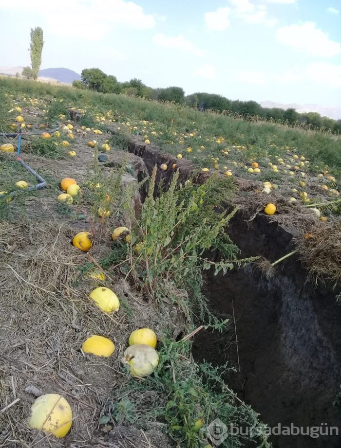 1 kilometrelik yarık!