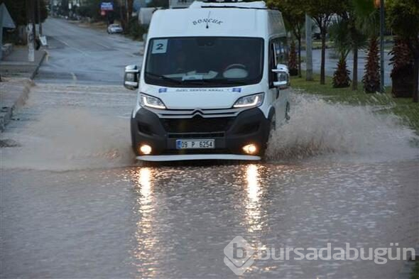 Didim'de sağanak yağış etkili oldu