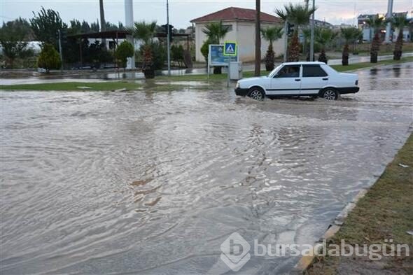 Didim'de sağanak yağış etkili oldu