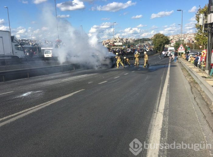 Haliç Köprüsü girişinde yangın çıktı trafik kilit!
