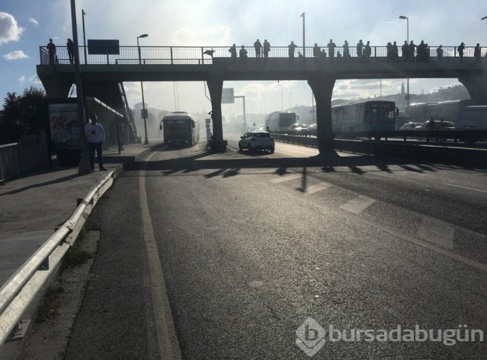 Haliç Köprüsü girişinde yangın çıktı trafik kilit!