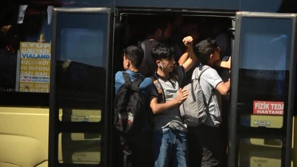 Kapı kapanmadı! Şaşırtan anlar kamerada