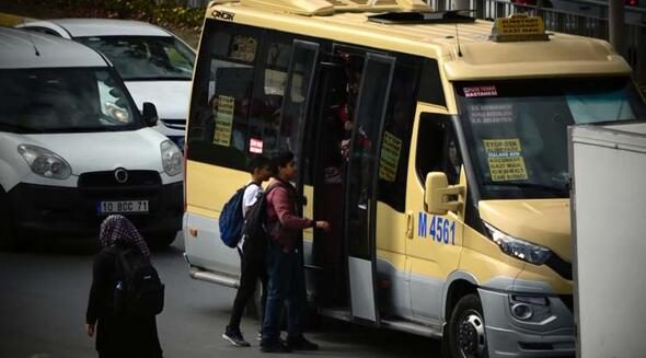 Kapı kapanmadı! Şaşırtan anlar kamerada