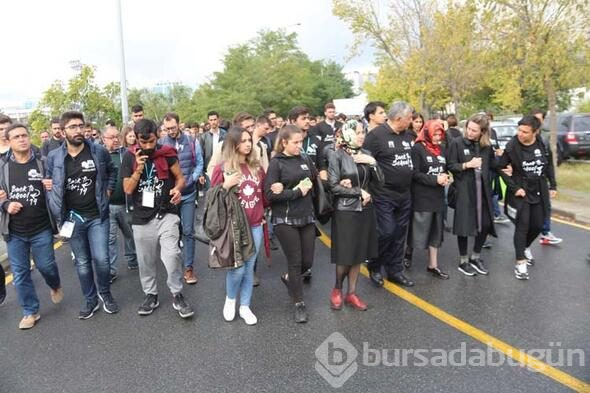 Halit Ayar için üniversitenin kampüsünde bir araya gelerek ağaç diktiler