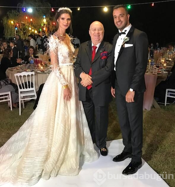 Model Gizem Kayalı ile Murat Binici dünya evine girdi 
