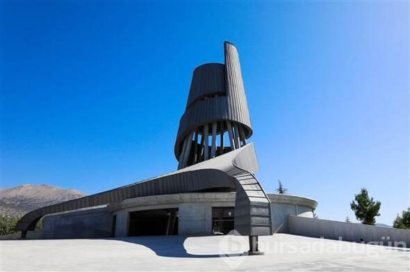 Süleyman Demirel'in anıt mezarı ziyarete açıldı