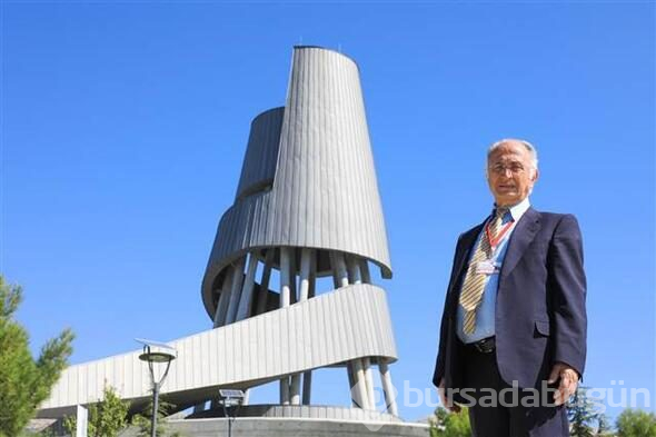 Süleyman Demirel'in anıt mezarı ziyarete açıldı