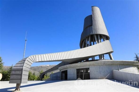Süleyman Demirel'in anıt mezarı ziyarete açıldı