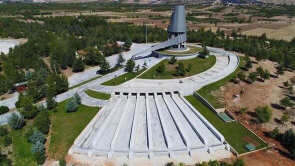 Süleyman Demirel'in anıt mezarı ziyarete açıldı