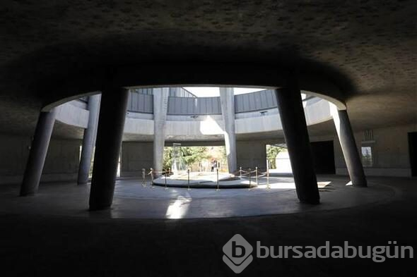 Süleyman Demirel'in anıt mezarı ziyarete açıldı