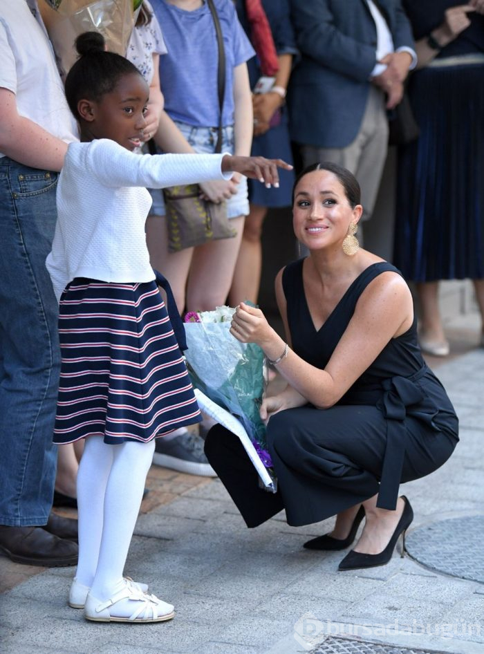 Meghan Markle oğlunun küçük kıyafetlerini bağışladı