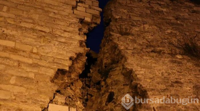 Tarihi İstanbul surları depremde ikiye ayrıldı!