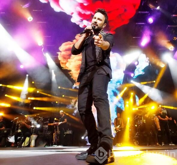 Megastar,kendisini yalnız bırakmayan sevenlerine teşekkür etti