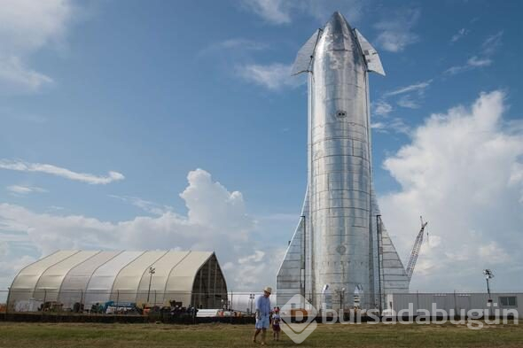 Elon Musk "Starship"i tanıttı