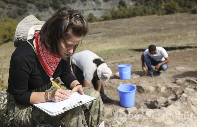 Kahin Tepe kazısında, Akeramik Neolitik döneme ait eserler bulundu 