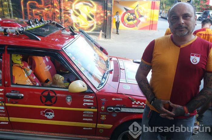 Galatasaraylı taraftar sevgisini aracına yansıttı