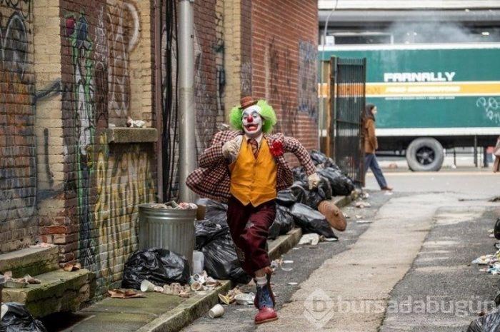 Joker filmine maskeyle girmek yasak!