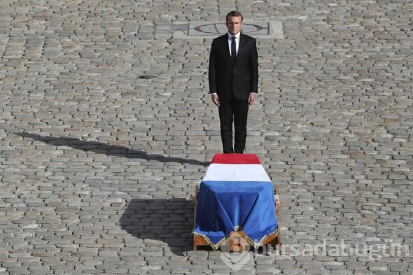 Fransa eski Cumhurbaşkanı Jacques Chirac son yolculuğuna uğurlanıyor