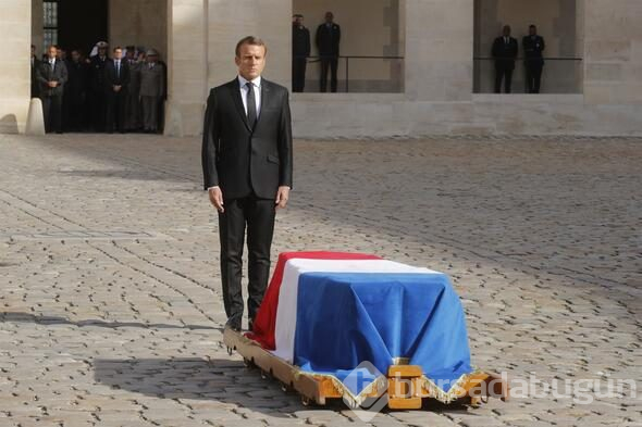 Fransa eski Cumhurbaşkanı Jacques Chirac son yolculuğuna uğurlanıyor
