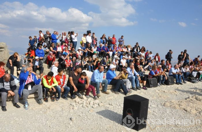 Nemrut dağının zirvesinde "Çocuk Felcine Son" dediler