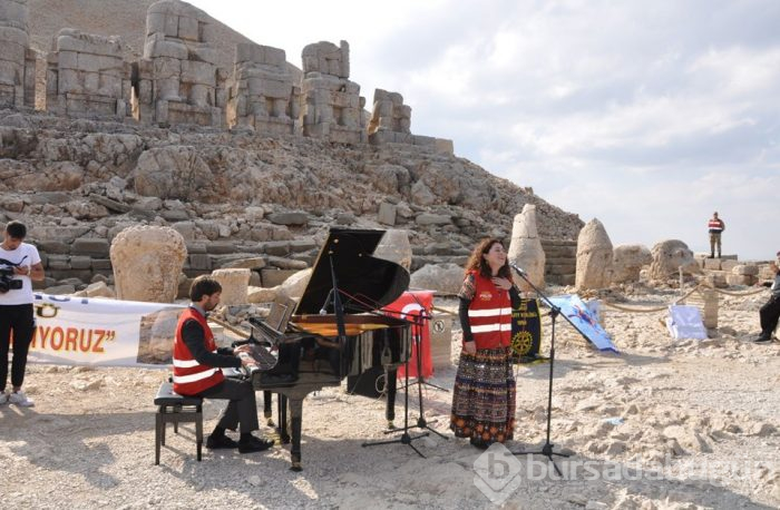 Nemrut dağının zirvesinde "Çocuk Felcine Son" dediler