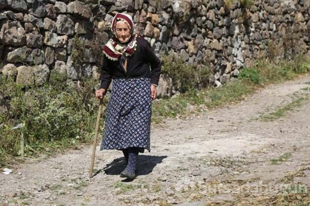 "Asırlık" nine...