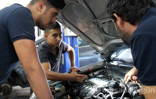 Bursa'da bir gün okula gidip lise mezunu oluyorlar!