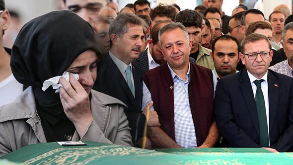 En acı tesadüf durağa çarpması sonucu hayatını kaybetti!