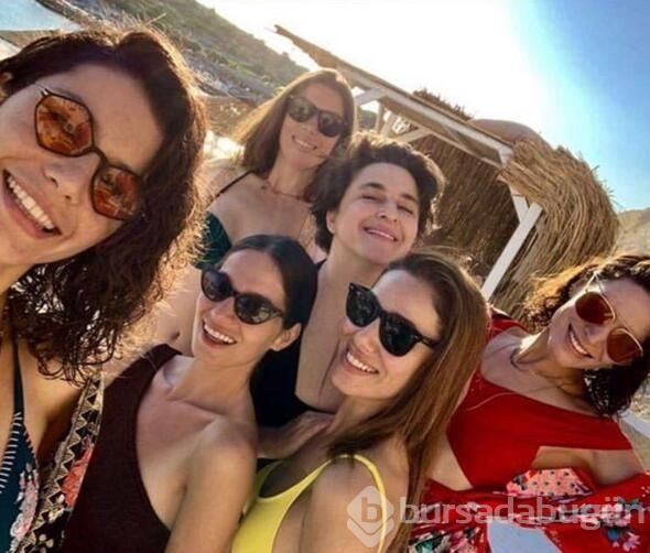 Beren Saat kafa karıştırdı