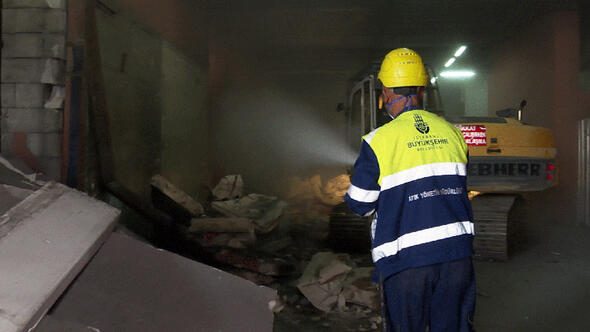 Otogardaki metruk binalar yıkıldı