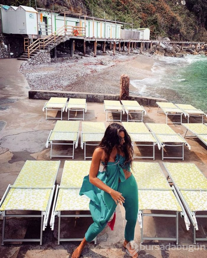 Tatil pozlarıyla sosyal medyayı sallıyor!