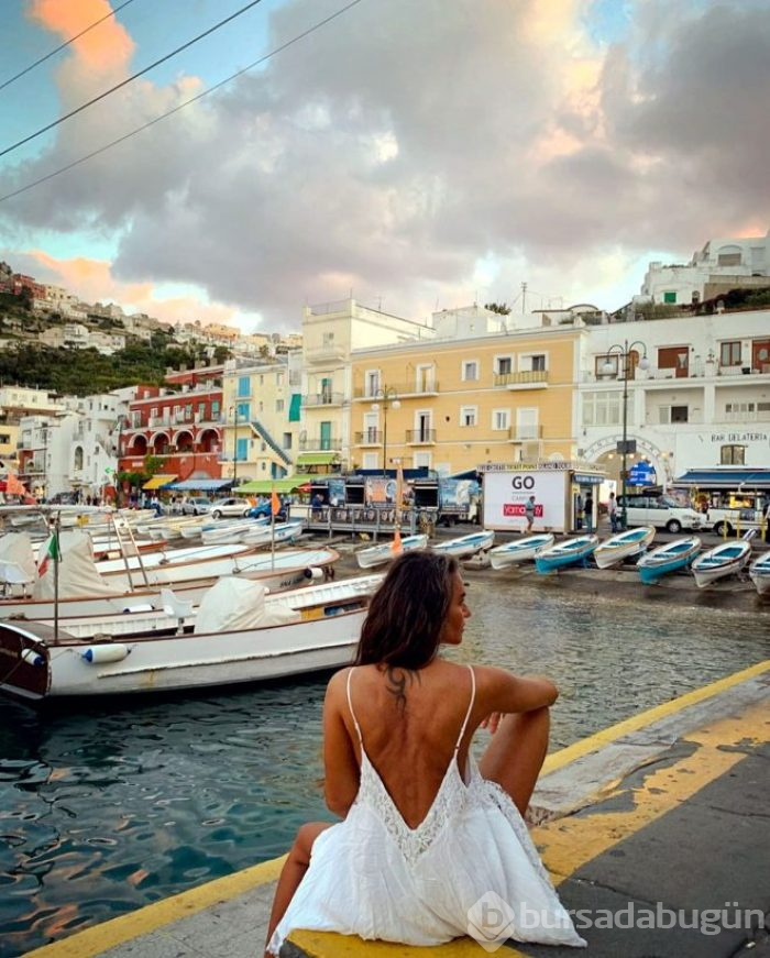 Tatil pozlarıyla sosyal medyayı sallıyor!