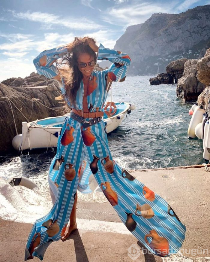 Tatil pozlarıyla sosyal medyayı sallıyor!