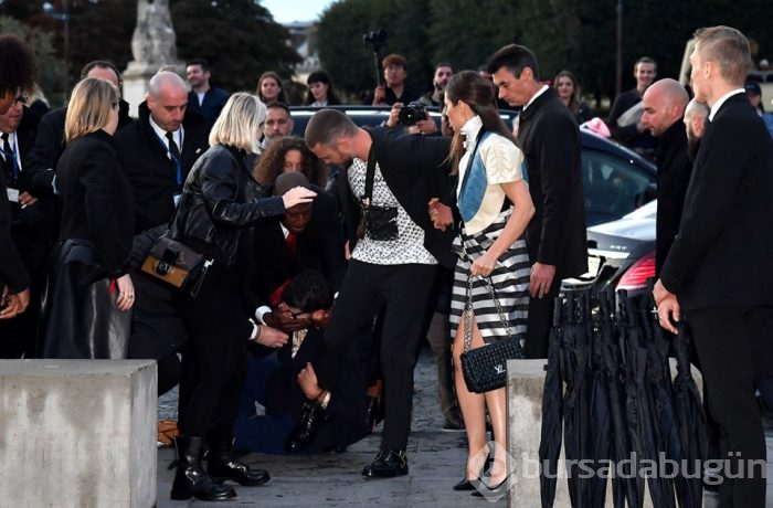 Gazeteci, şarkıcı Justin Timberlake'i defile öncesinde taciz etti