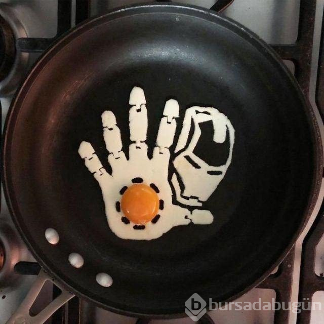 Yumurta ile resmen sanat yaptı!