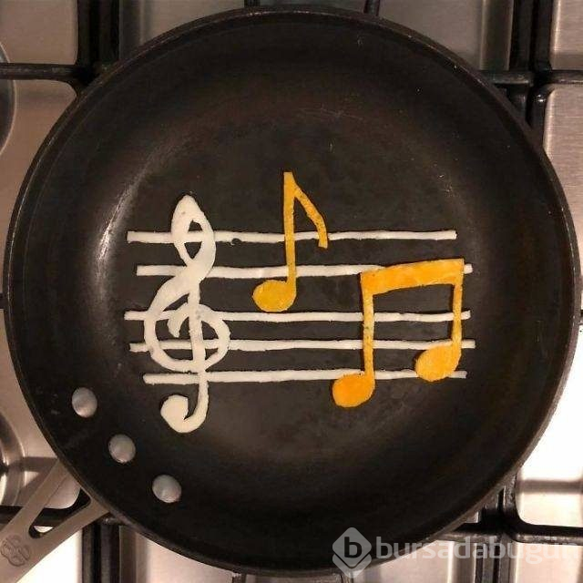Yumurta ile resmen sanat yaptı!