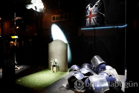 Sokak sanatçısı Banksy Londra'da dükkan açtı