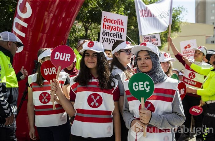 İçişleri Bakanı Soylu yaya geçidi nöbetinde