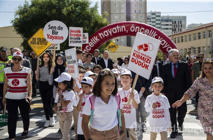 İçişleri Bakanı Soylu yaya geçidi nöbetinde