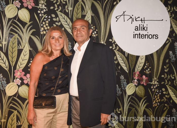 Kızıl ailesinden rengarenk açılış 