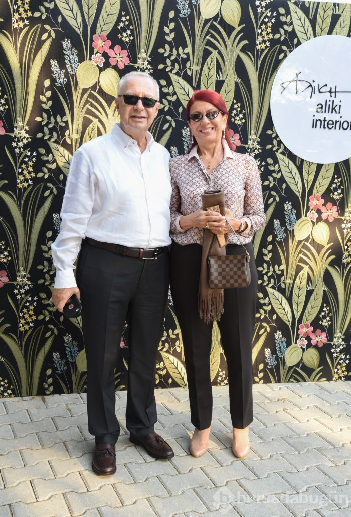 Kızıl ailesinden rengarenk açılış 