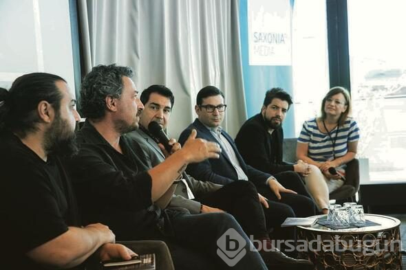 Onur Saylak eski eşi Tuba Büyüküstün'ü silmedi