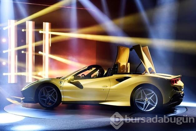 Ferrari, yeni modelini gün ışığına çıkardı