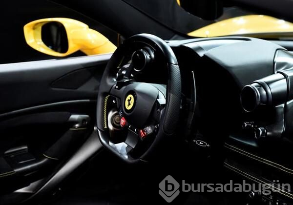 Ferrari, yeni modelini gün ışığına çıkardı