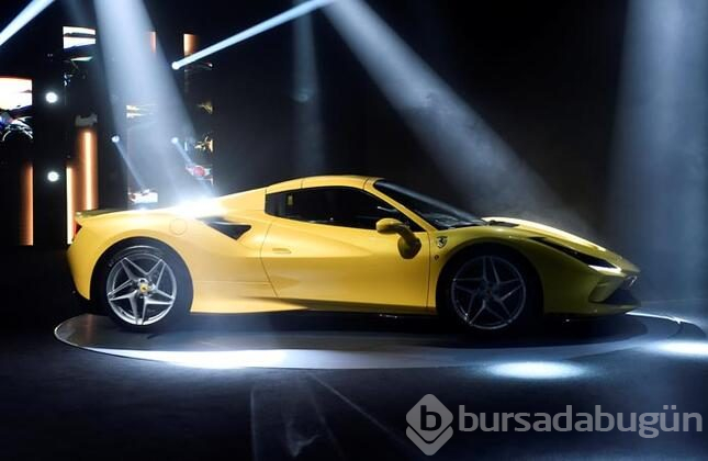 Ferrari, yeni modelini gün ışığına çıkardı