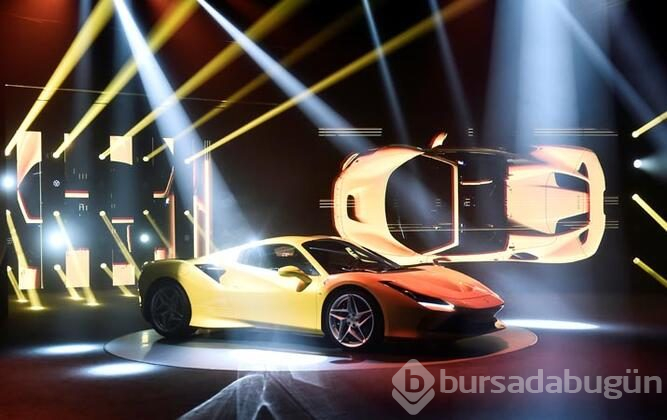 Ferrari, yeni modelini gün ışığına çıkardı