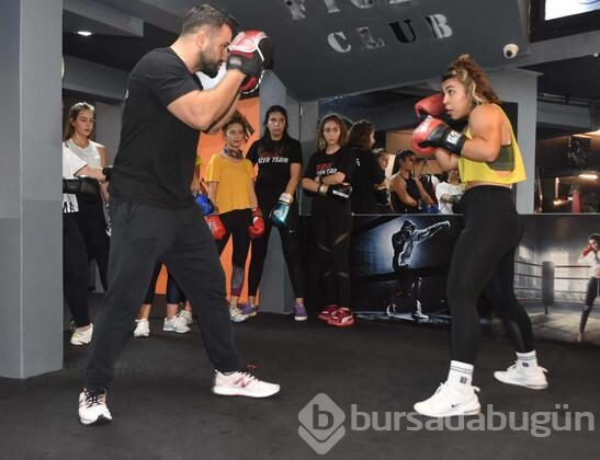 Genç kadınlar, dövüş sporlarına yöneldi